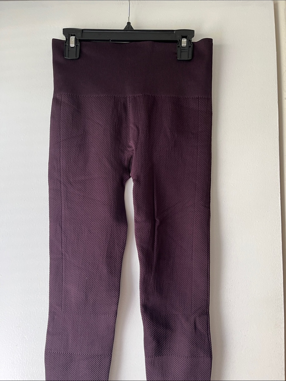 Spanx women’s High-Waist Leggings in Deep Plum size small